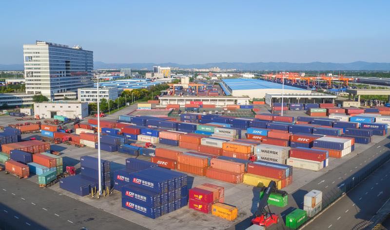 馳騁七年 這里出發(fā)的中歐班列跑出“加速度”——一座內(nèi)陸港的進(jìn)出口服務(wù)蝶變